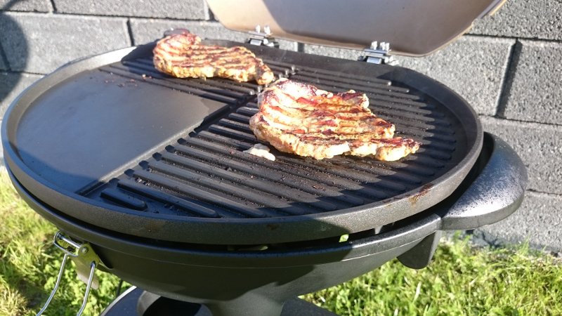 Viel Platz für das Grillgut auf dem BBQ-Grill